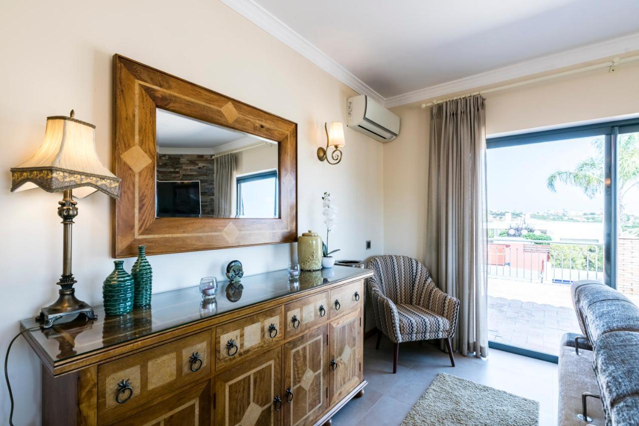 Villa Casa Trafford. *